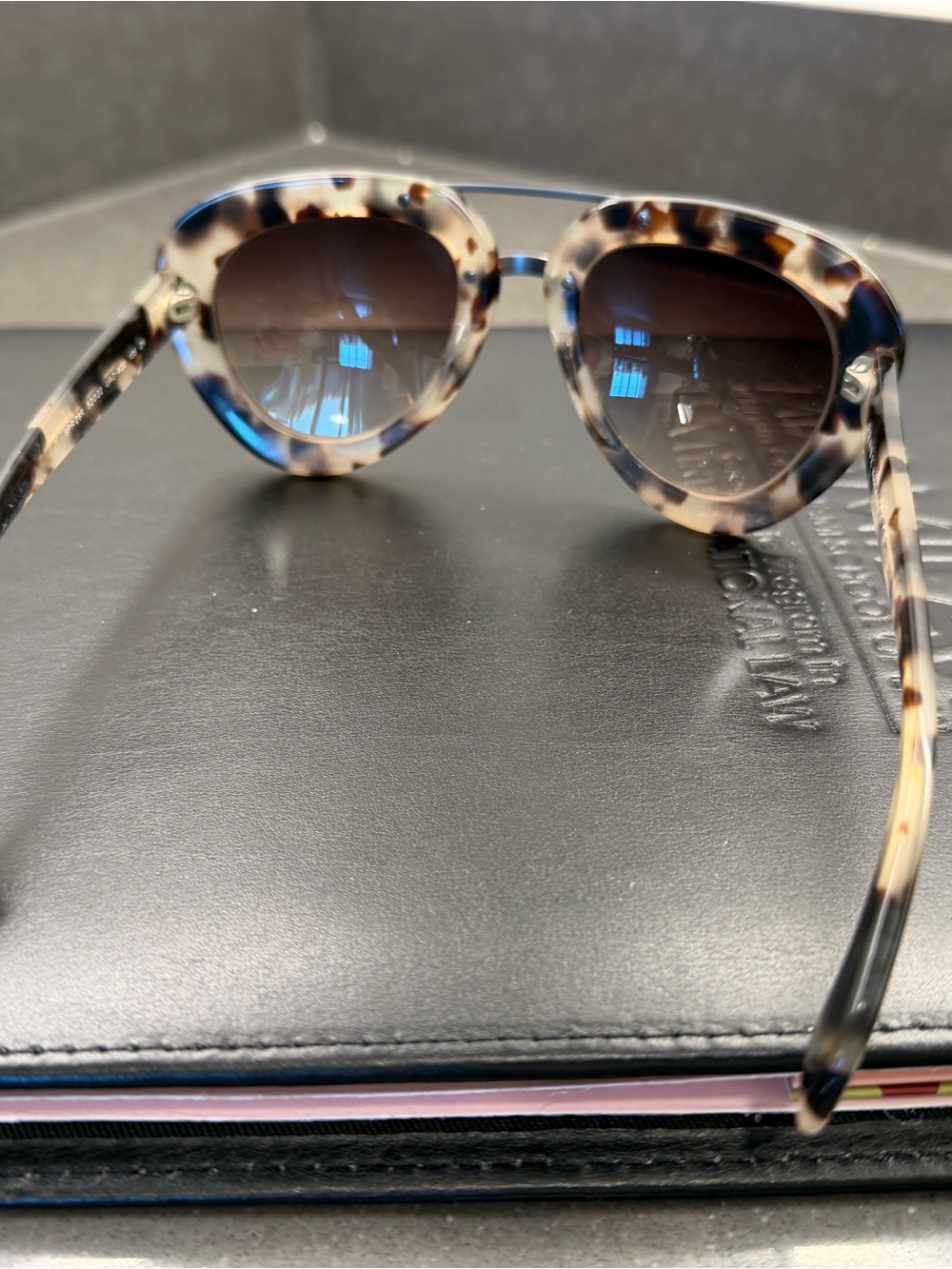 Prada Tortoiseshell Round Sunglasses with Brown Lenses with graduated contact le - Picture 8 of 8